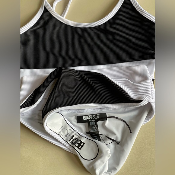 Beach Riot Bikini Set: Colorblock Top& Emmy
Colorblock High Waist Bottoms/Small